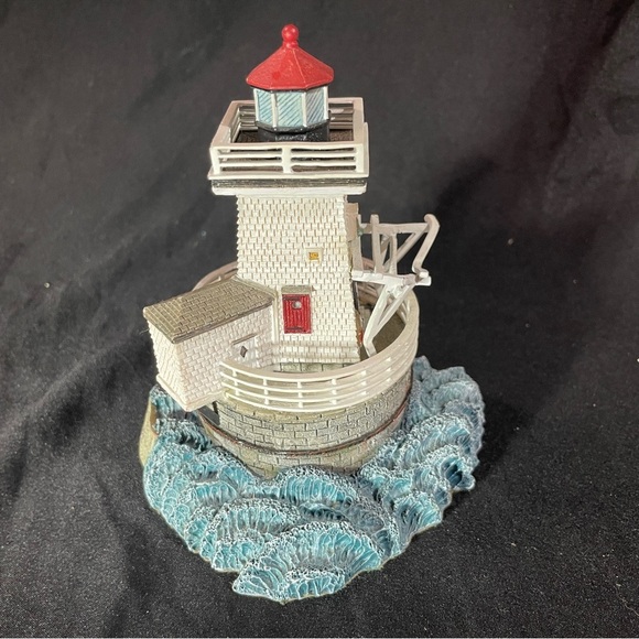 Harbour Lights, Cold Spring Harbor lighthouse - Picture 3 of 9